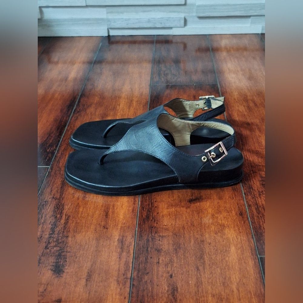 Bernardo Concord Wedge Sandal Black Leather Size 7